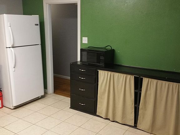 2nd image of 2607 Jackson Dr