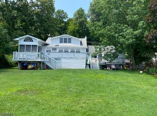 154 Lackawanna Dr, Stanhope, NJ 07874