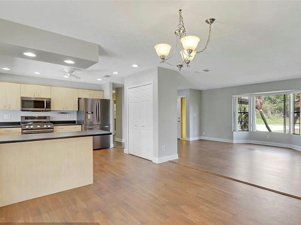 2nd image of 1798 SW Del Rio Boulevard