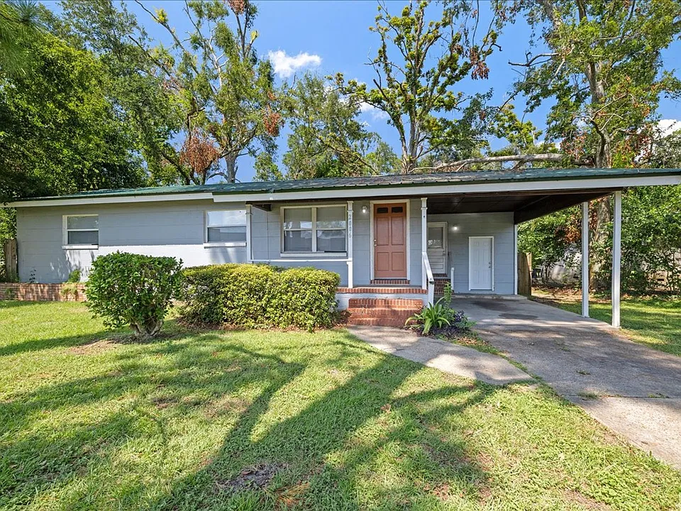 2006 Crabapple Dr