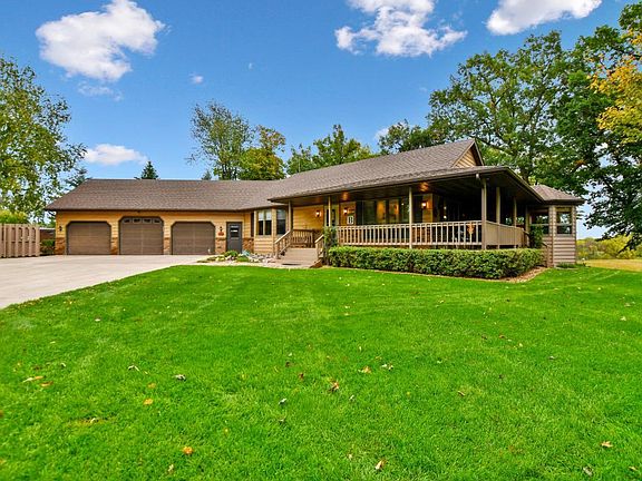 3rd image of 32727 Virginia Heights Dr NE
