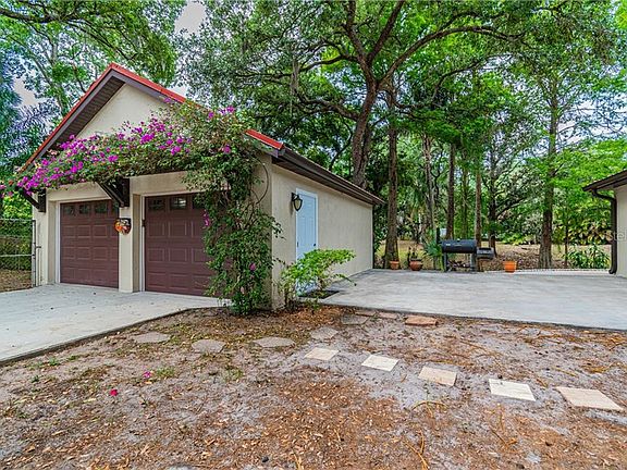 4th image of 641 Roberts Dr