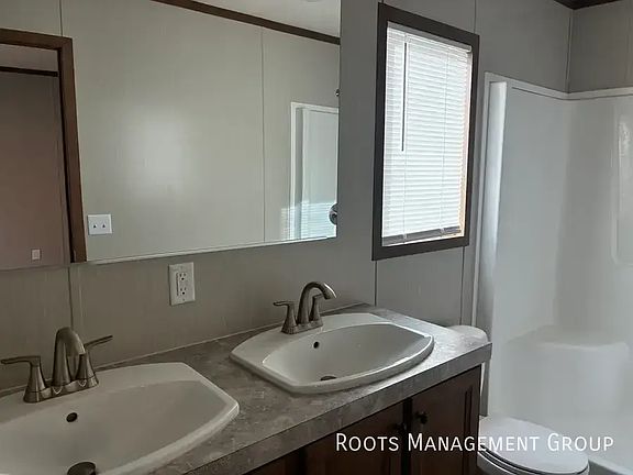 3rd image of 700 E 6th St #115