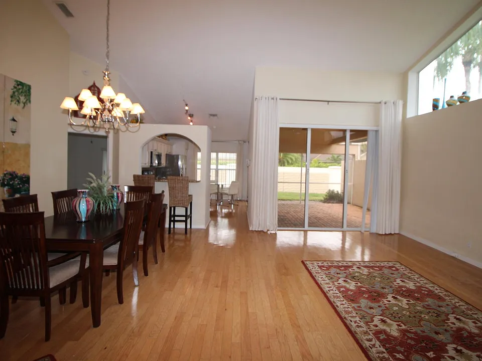 404 Sabal Palm Ln