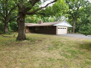 W271S3618 Oak Knoll Dr, Waukesha, WI 53189