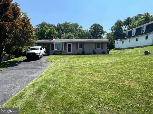 1015 Waltonville Rd, Hummelstown, PA 17036