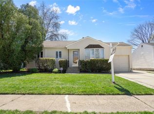 5 Bentley Rd, Plainview, NY 11803