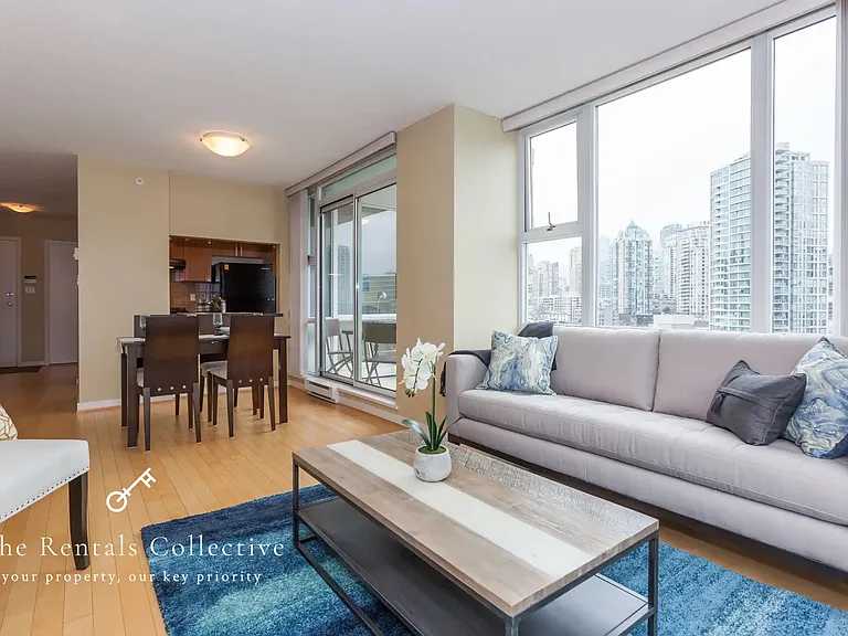 1077 Marinaside Cres #1207 — Photo 5