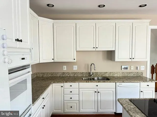 1811 Fallbrook Ln — Photo 26