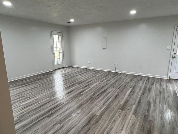 4th image of 119 Morisch Rd