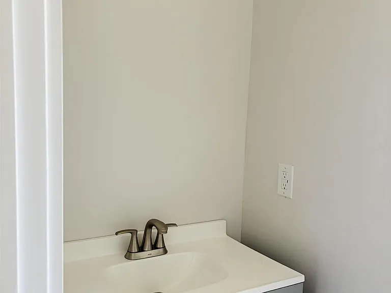 5683 Myrtle St — Photo 17