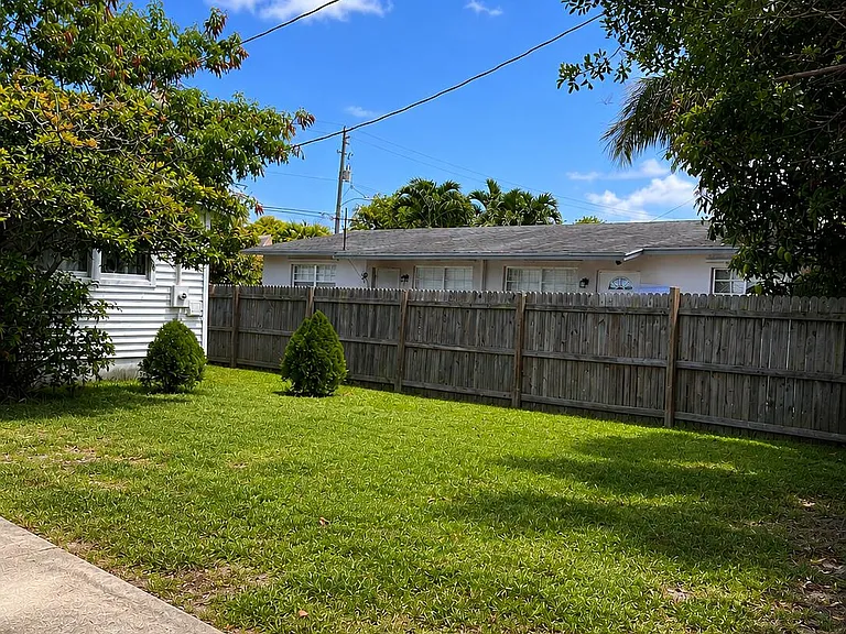 2104 Dock St — Photo 9