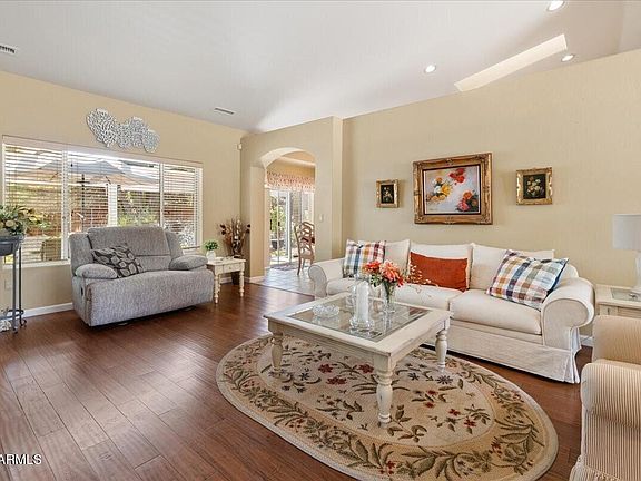 3rd image of 127 E ROSSER Street