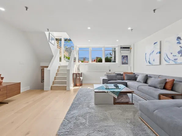 240 West 23rd Street image 2 of 19