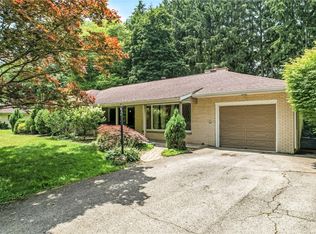 120 Maple Dr, Hermitage, PA