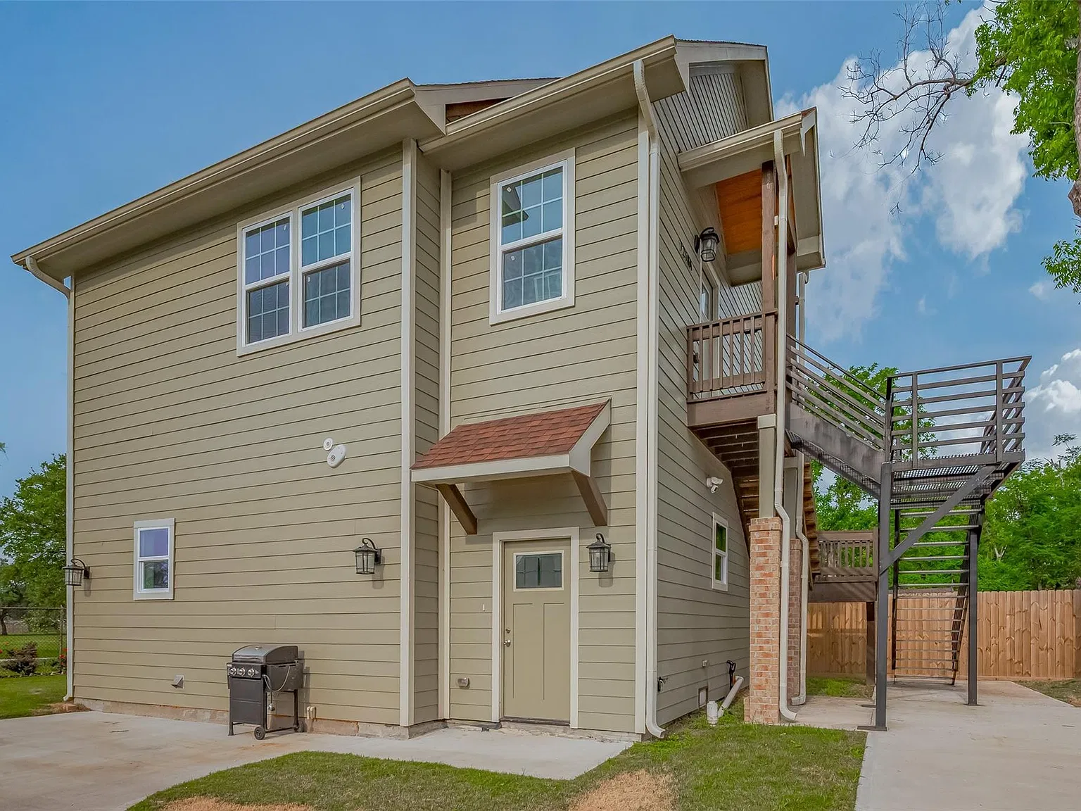 3 bed, 2.0 bath, 1250 sqft, $1,650 — Photo 2
