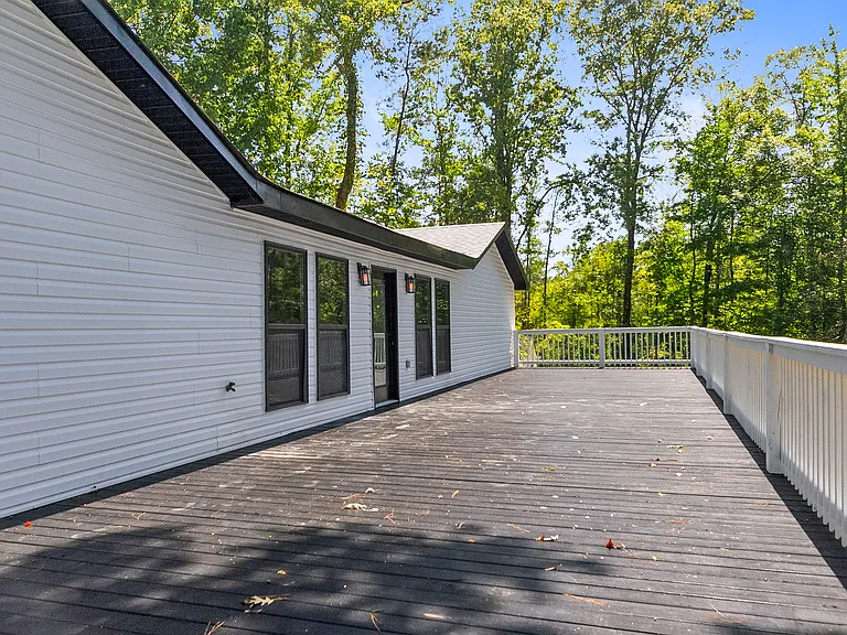 4165 E Lake Dr — Photo 2