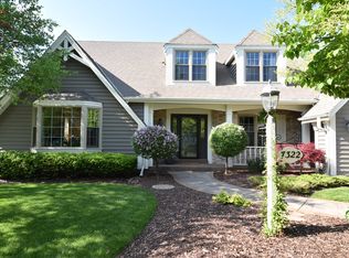 7322 W Woodbury Dr, Franklin, WI 53132