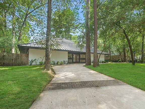 2nd image of 14107 Carolcrest Cir