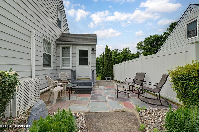 3rd image of 166 Bloomingrove Drive