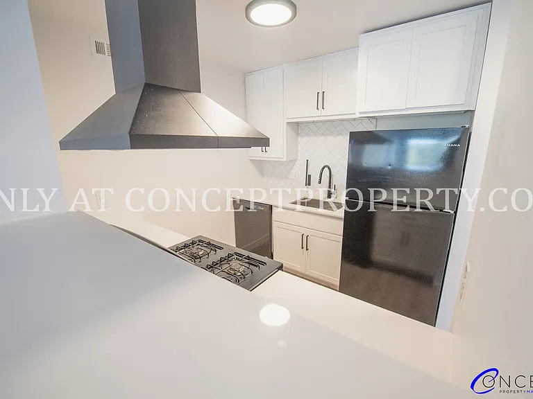 Avenue View Apartments — Photo 11