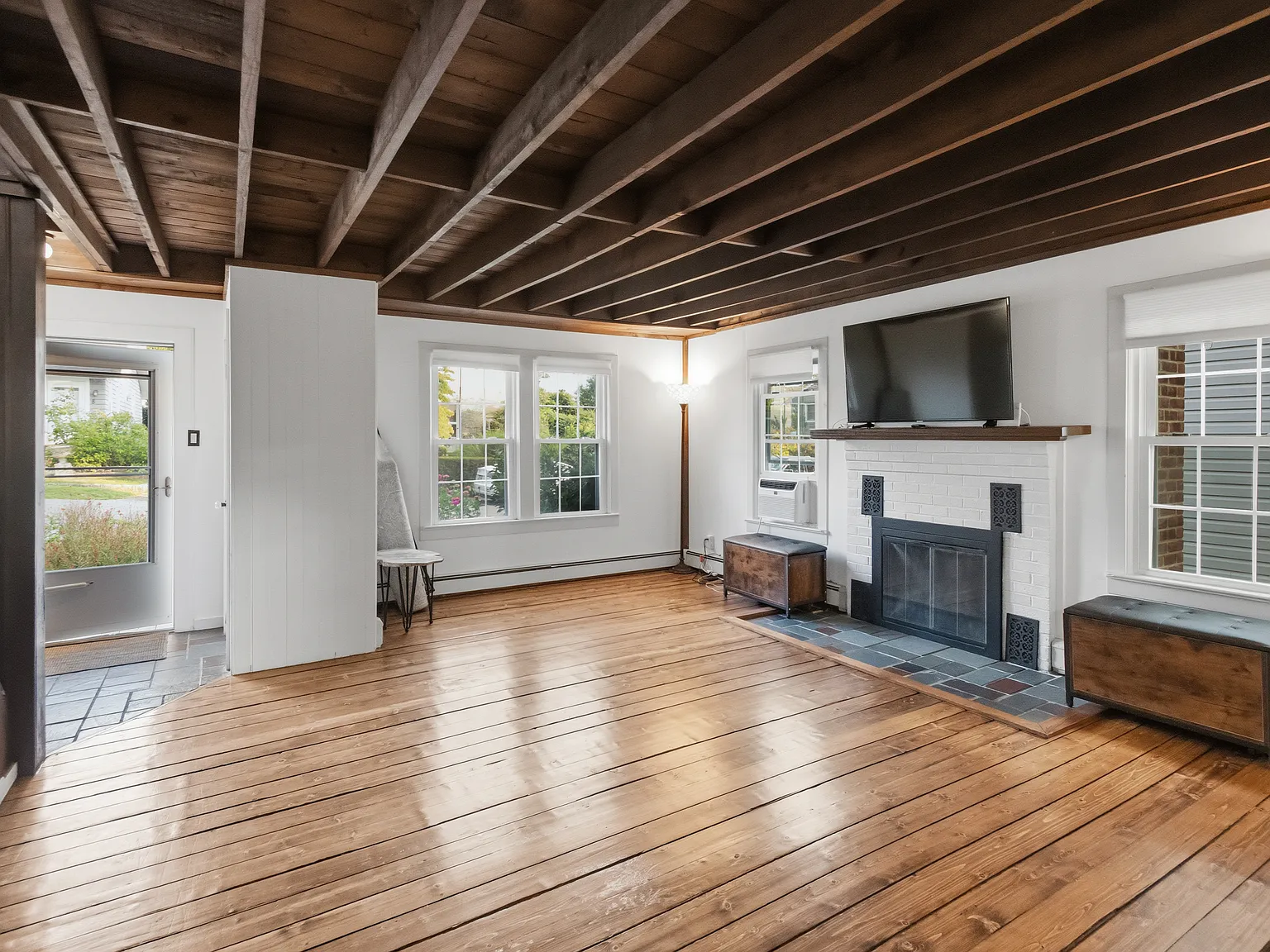 4 bed, 1440 sqft, $5,400 — Photo 2