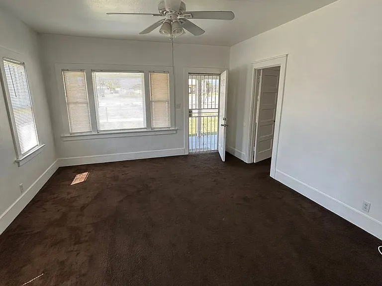 410 E B St — Photo 6