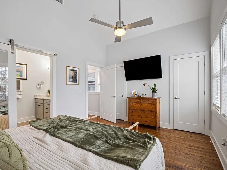 1125 Chester Ave #11 — Photo 25
