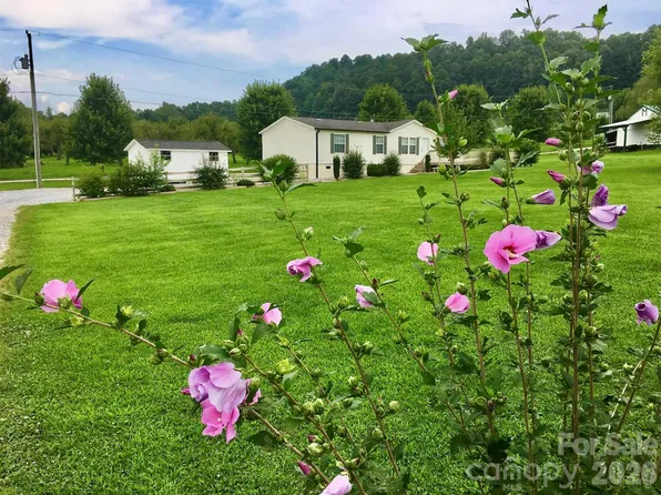 41 Little Hungry Rd, Hendersonville, NC 28792