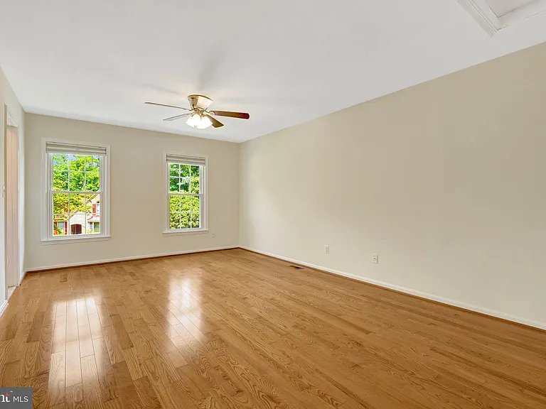 8995 Parliament Dr — Photo 27