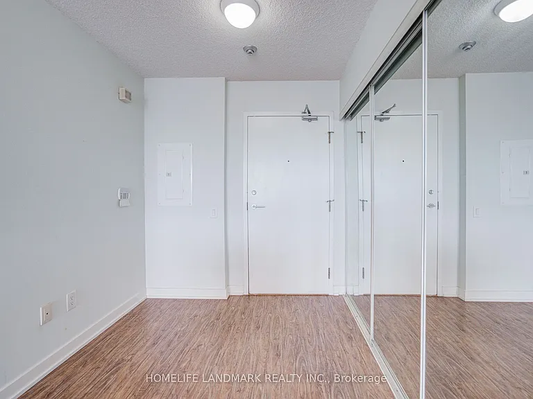 15 Singer Ct #305 — Photo 10