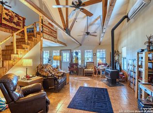 441 Polly Peak Dr, Bandera, TX 78003