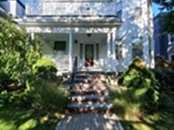 29 Bartlett Cres, Brookline, MA 02446