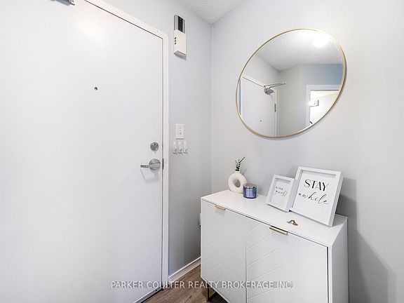 3rd image of 17 Cheltenham Rd Unit 4