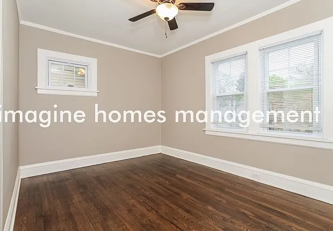 1453 Larchmont Ave — Photo 9