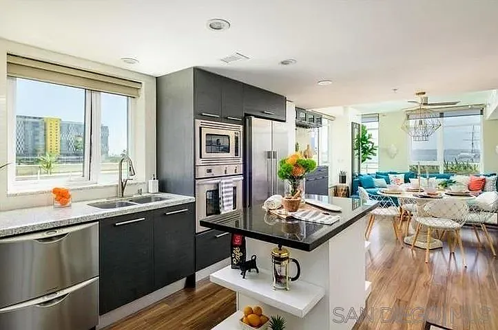 2 bed, 1.5 bath, 1299 sqft, $8,995 — Photo 3