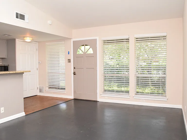 5601 Woodrow Ave #102 — Photo 3