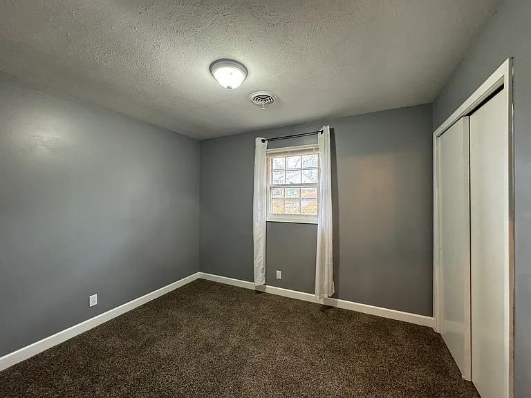 4011 W Englewood Blvd — Photo 14