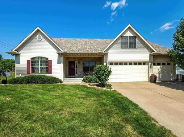 2402 Jersey Meadows Dr, Davenport, IA 52807