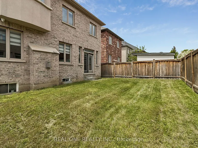 19 Rivoli Dr — Photo 49