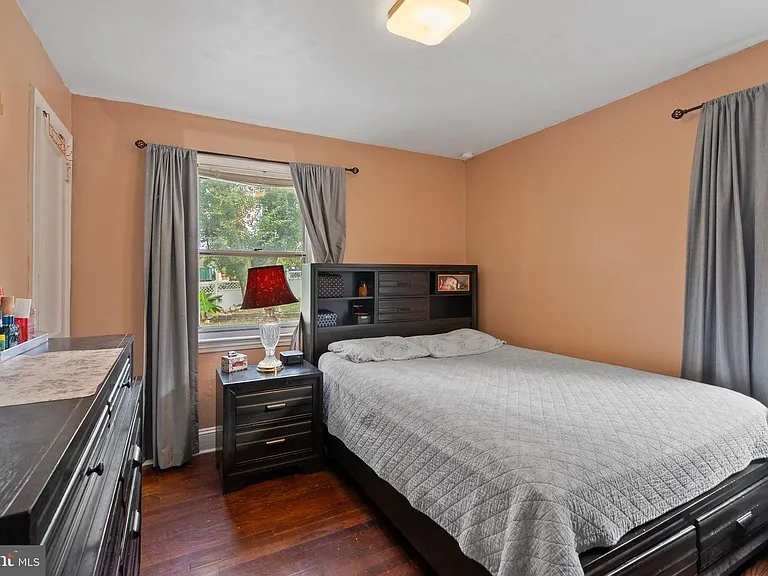 121 N Huron Dr — Photo 4