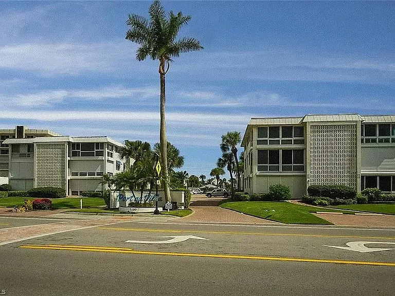 2100 Gulf Shore Blvd N #208 — Photo 2