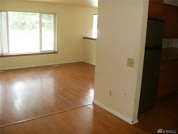 5th image of 808 Otter St