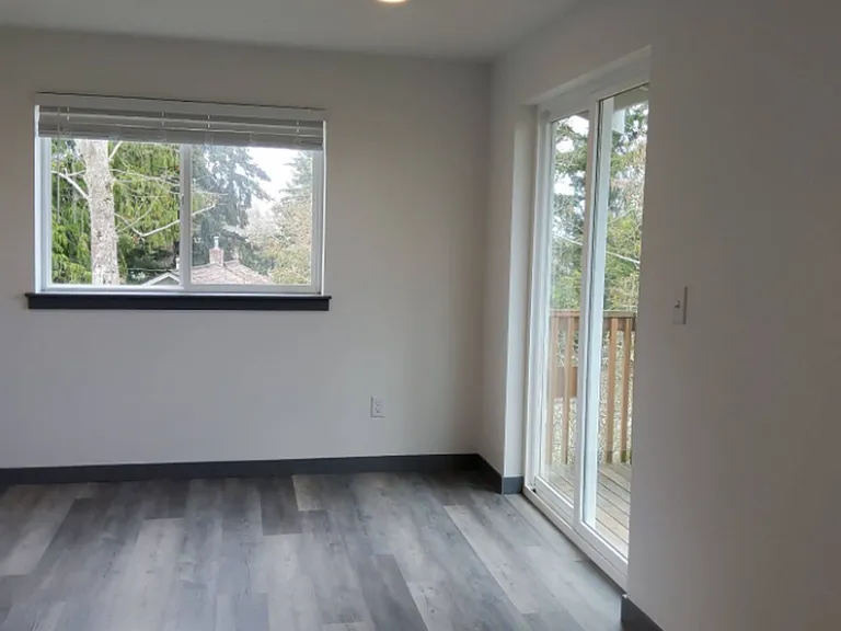 1611 Lakeway Dr — Photo 13