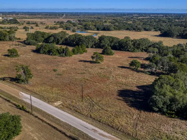 6 Greenvine Rd, Brenham, TX 77833