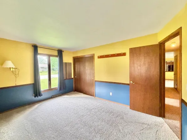 928 Columbia Dr, Janesville, WI 53546