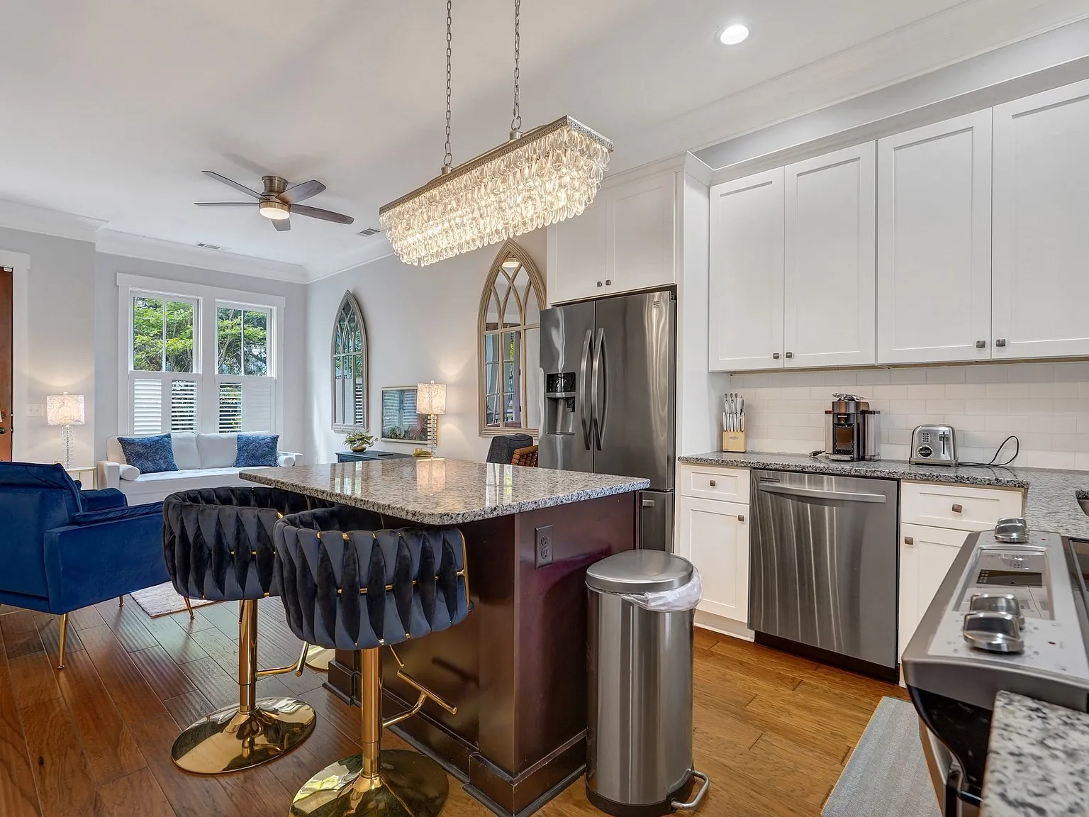 3 bed, 2.5 bath, 1397 sqft, $4,500 — Photo 2