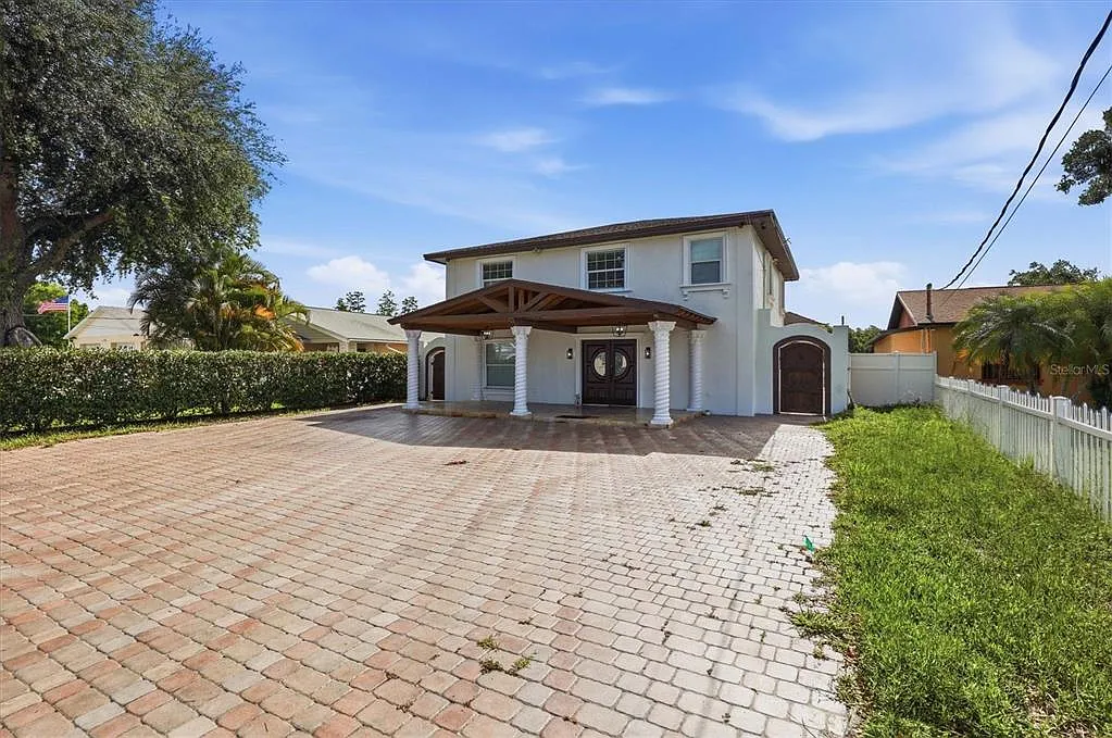 3 bed, 2.5 bath, 2000 sqft, $3,790 — Photo 1