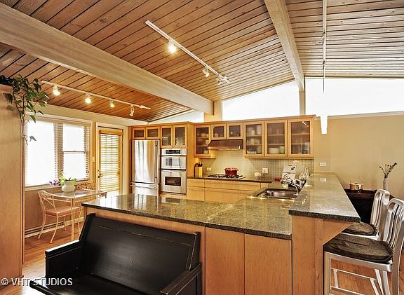 3rd image of 660 Hyacinth Pl