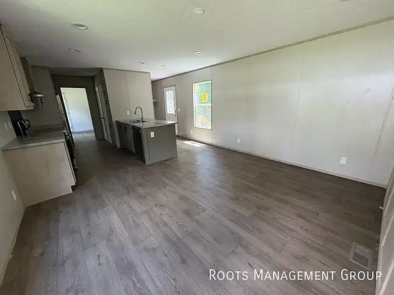 4th image of 100 Wisteria Dr #100W